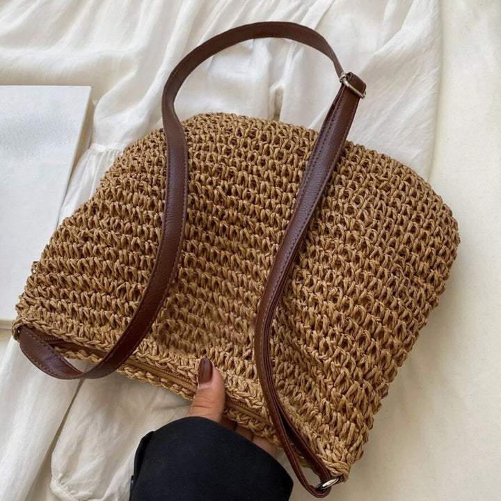 Borsa a spalla donna intrecciata, beige. Perfetta per un tocco di stile naturale e versatile.