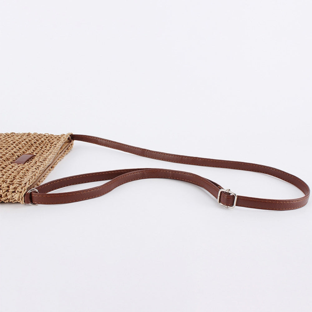 Borsa donna a spalla intrecciata, beige. Accessorio moda per un tocco di eleganza casual chic.