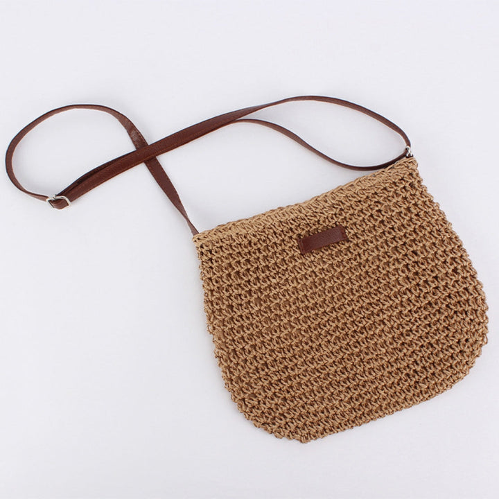 Borsa a spalla intrecciata marrone. Design versatile per la donna dinamica, stilosa e moderna.