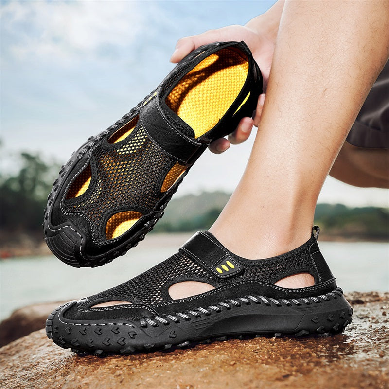Scarpe estive uomo: sandali slip-on a punta chiusa, traspiranti, con calzata ampia per il massimo comfort.