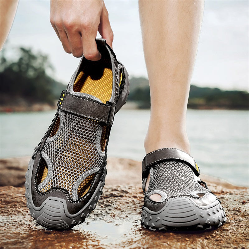 Sandali uomo comodi per tempo libero, slip-on con punta chiusa e suola antiscivolo per supporto quotidiano.