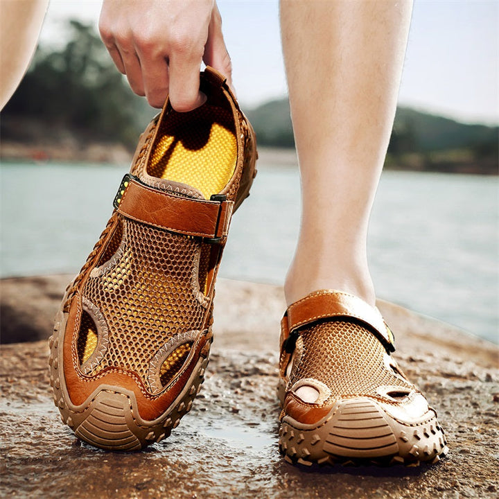 Sandali uomo comodi e traspiranti, modello slip-on con punta chiusa, per un comfort estivo superiore.