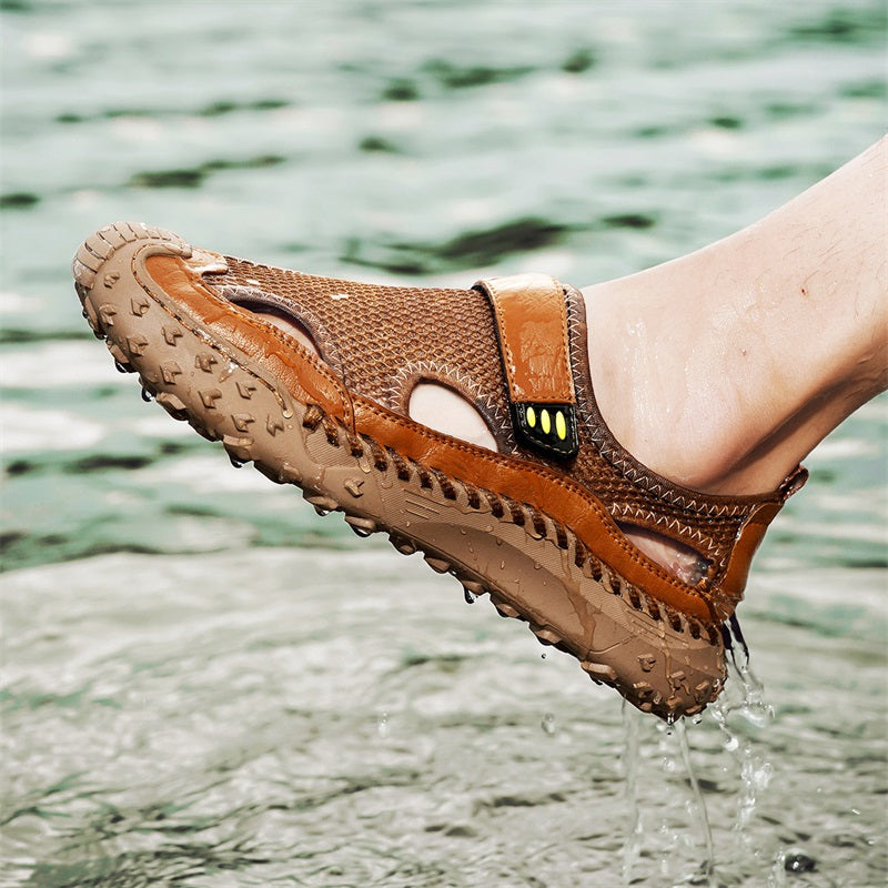 Sandali uomo con calzata ampia e punta chiusa, slip-on, traspiranti e antiscivolo per comfort durevole.