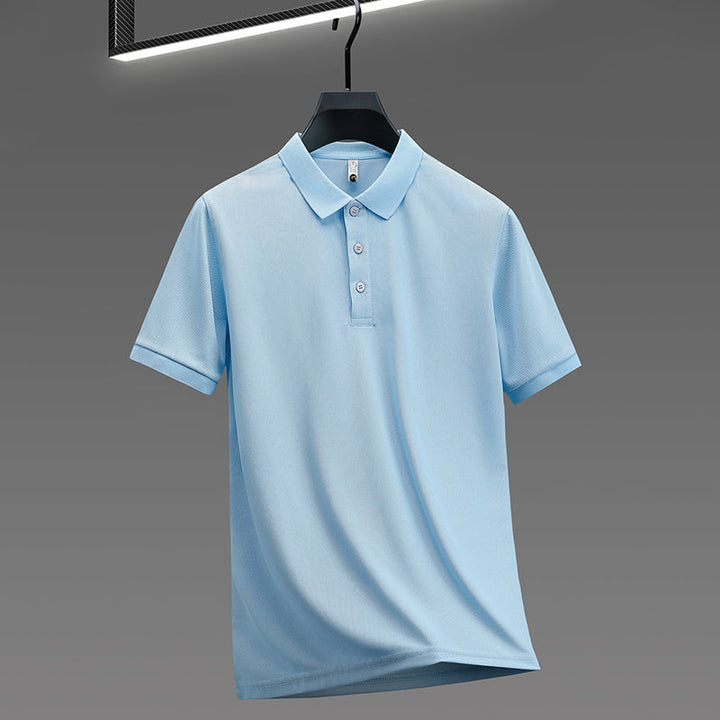 Dettaglio tessuto traspirante polo uomo performance. Materiale elasticizzato garantisce comfort e libertà di movimento.