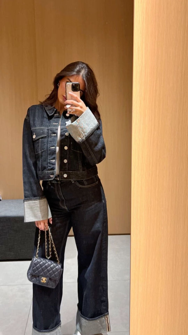 Set donna casual fluido con giacca oversize e pantaloni a vita alta gamba larga. Abbigliamento comodo e trendy.