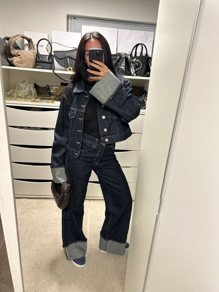 Outfit completo donna per look casual chic: giacca oversize e pantaloni vita alta gamba larga coordinati.
