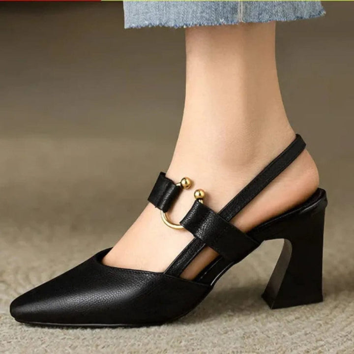 Décolleté donna eleganti con tacco, punta affusolata e raffinati dettagli dorati, perfette per serate.