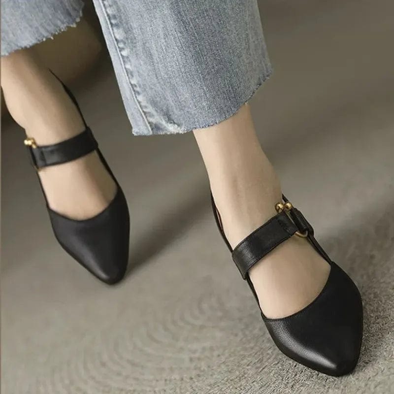 Eleganti décolleté donna a punta, con tacco medio e scintillanti dettagli dorati, per un look sofisticato.
