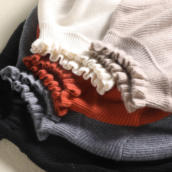 Maglione dolcevita donna collo alto, polsini a volant, capo d'abbigliamento femminile elegante e chic.