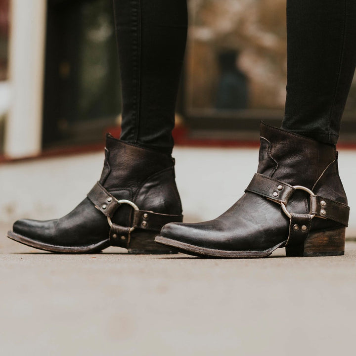 Scarpe stivaletti donna in pelle, moderne e confortevoli, ideali per la moda quotidiana e uno stile versatile.