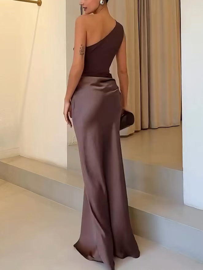 Abito lungo aderente donna, elegante monospalla con drappeggio. Ideale come vestito da festa o serate.