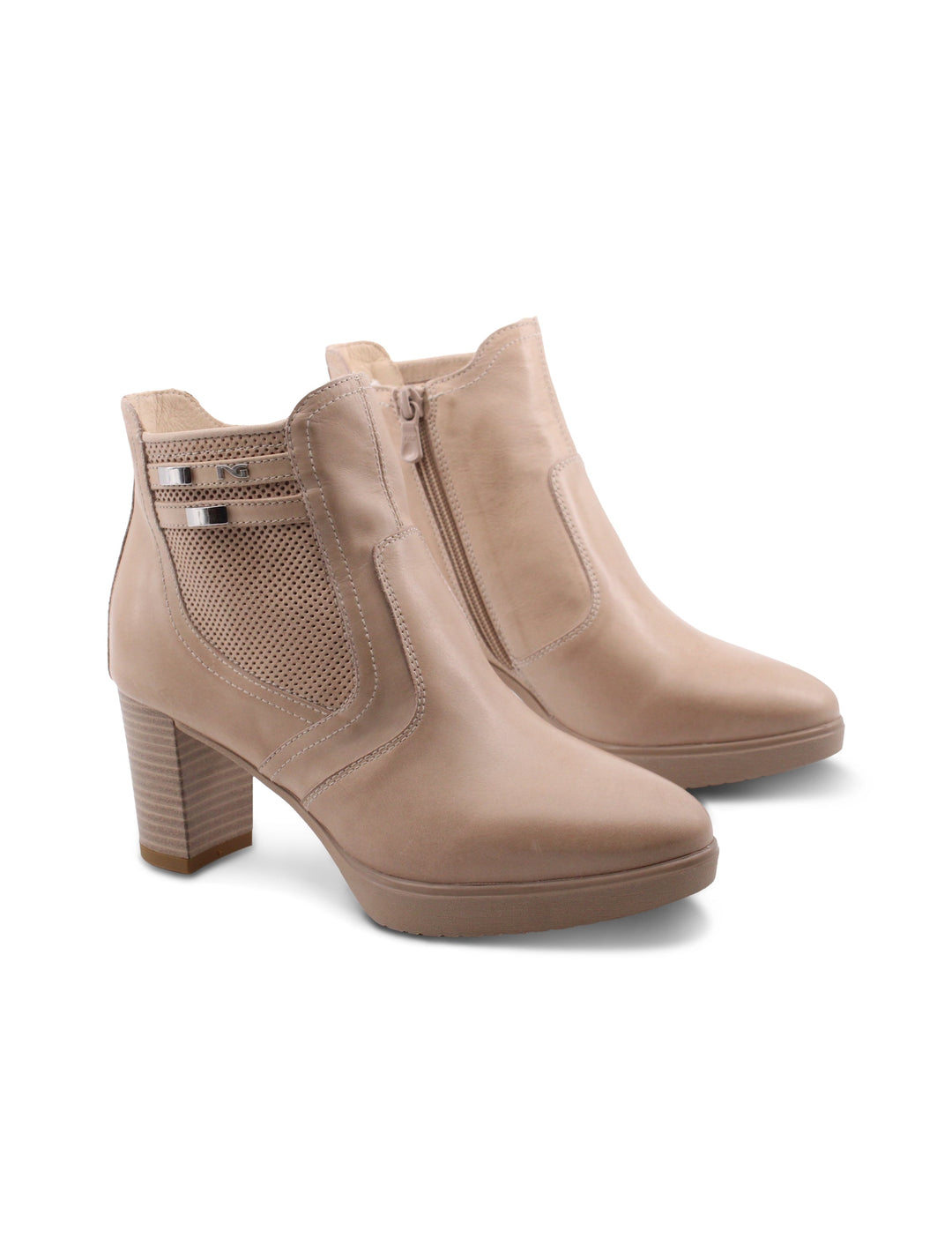 Stivaletti donna in pelle beige con tacco 7 cm e plateau 2 cm. Ideali per stile ed eleganza autunnale/invernale.