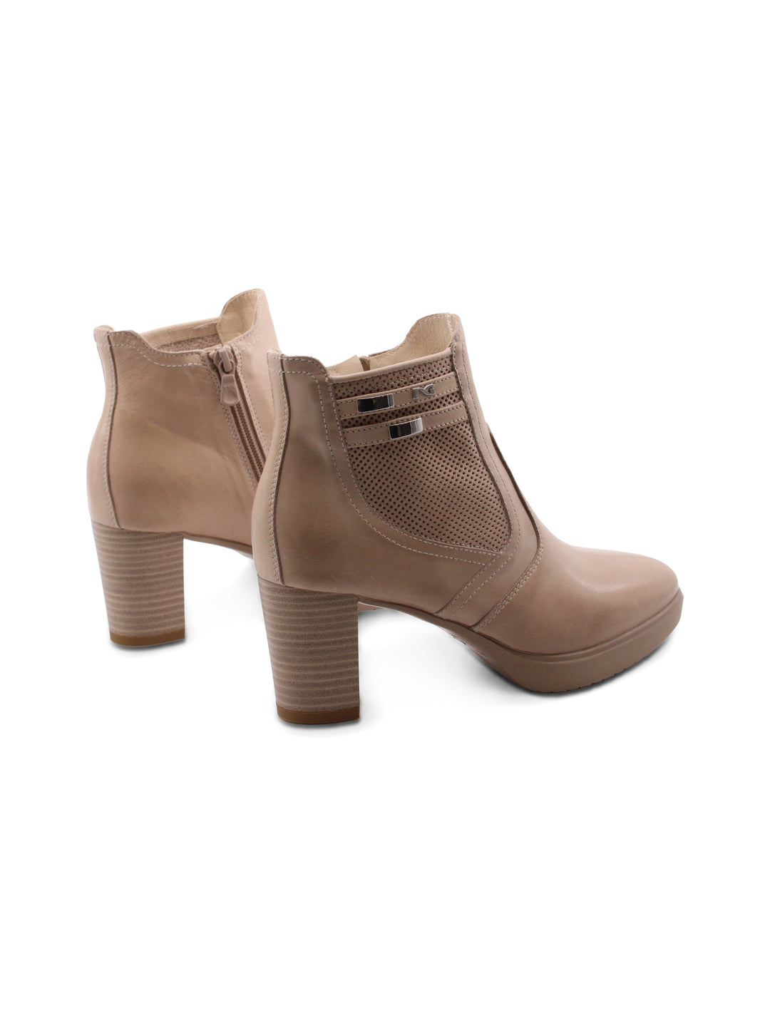 Calzature donna: stivaletti in pelle beige con tacco 7cm e plateau 2cm, che uniscono comfort e stile per ogni occasione.