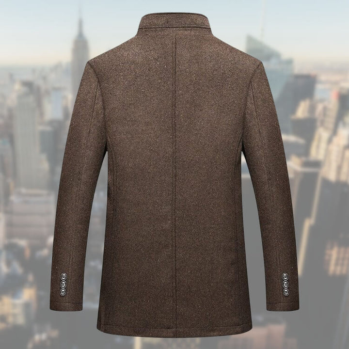 Texture del cappotto invernale uomo, con gilet staccabile. Giacca elegante e robusta per protezione dal freddo.
