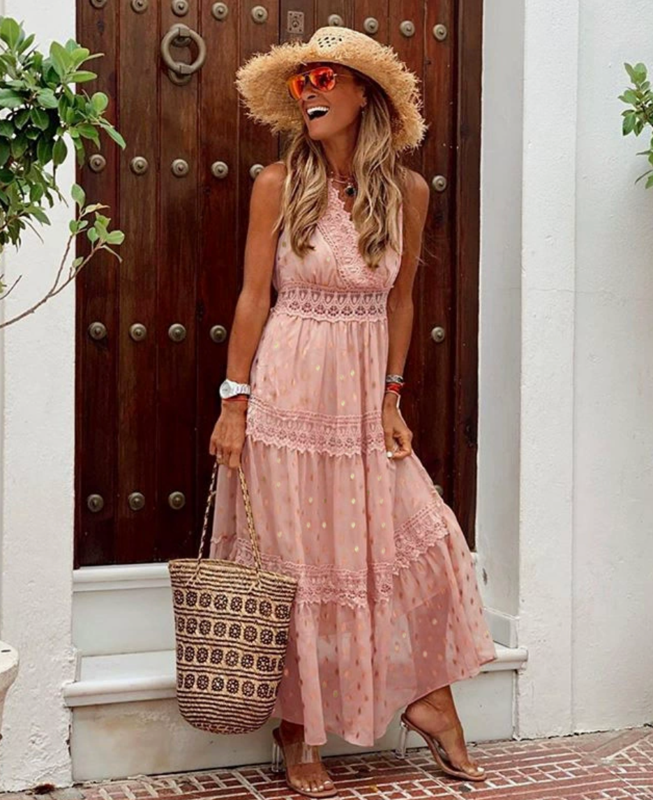 Abito lungo elegante da donna in pizzo, ideale come vestito da sera o per cerimonie. Abbigliamento femminile.