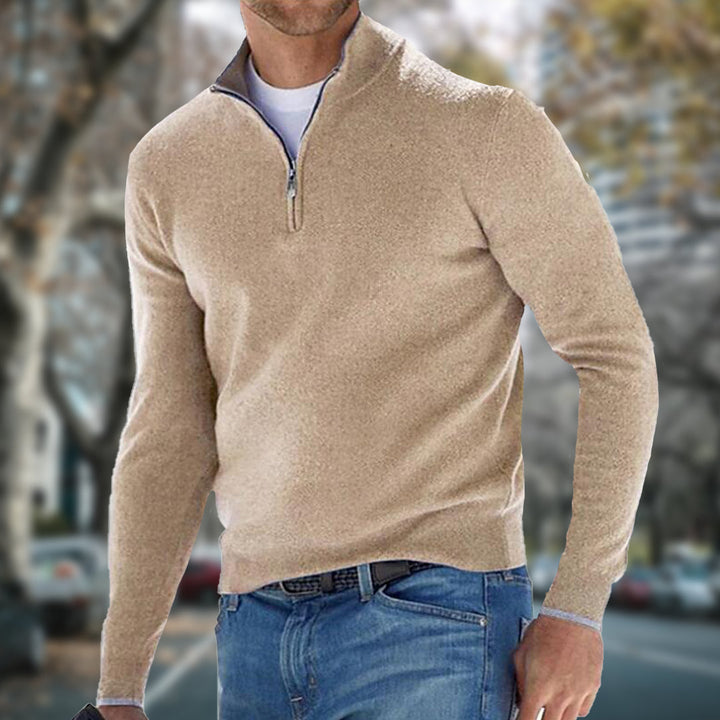 Maglione uomo in morbida maglieria autunno inverno. Mezza zip e collo alto per un abbigliamento maschile confortevole.
