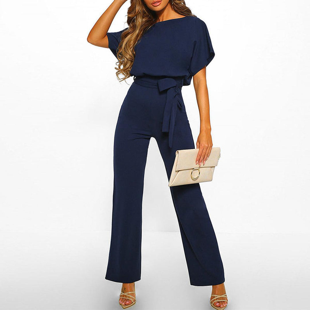 Tuta intera donna con cintura che valorizza la silhouette, pantaloni larghi per un look casual chic versatile.