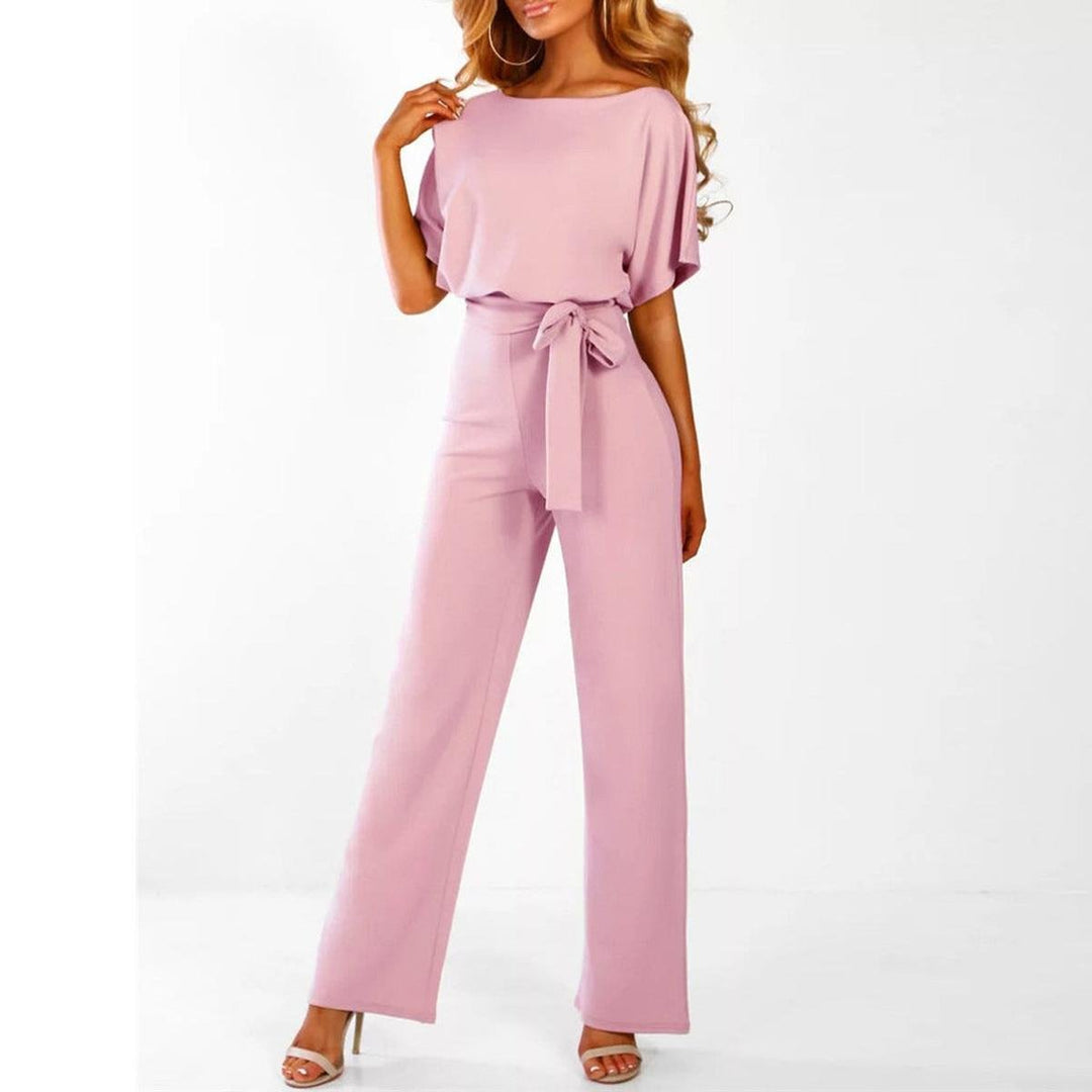 Tuta intera donna versatile e comoda, con pantaloni larghi e cintura. Ideale per look casual chic o eleganti.