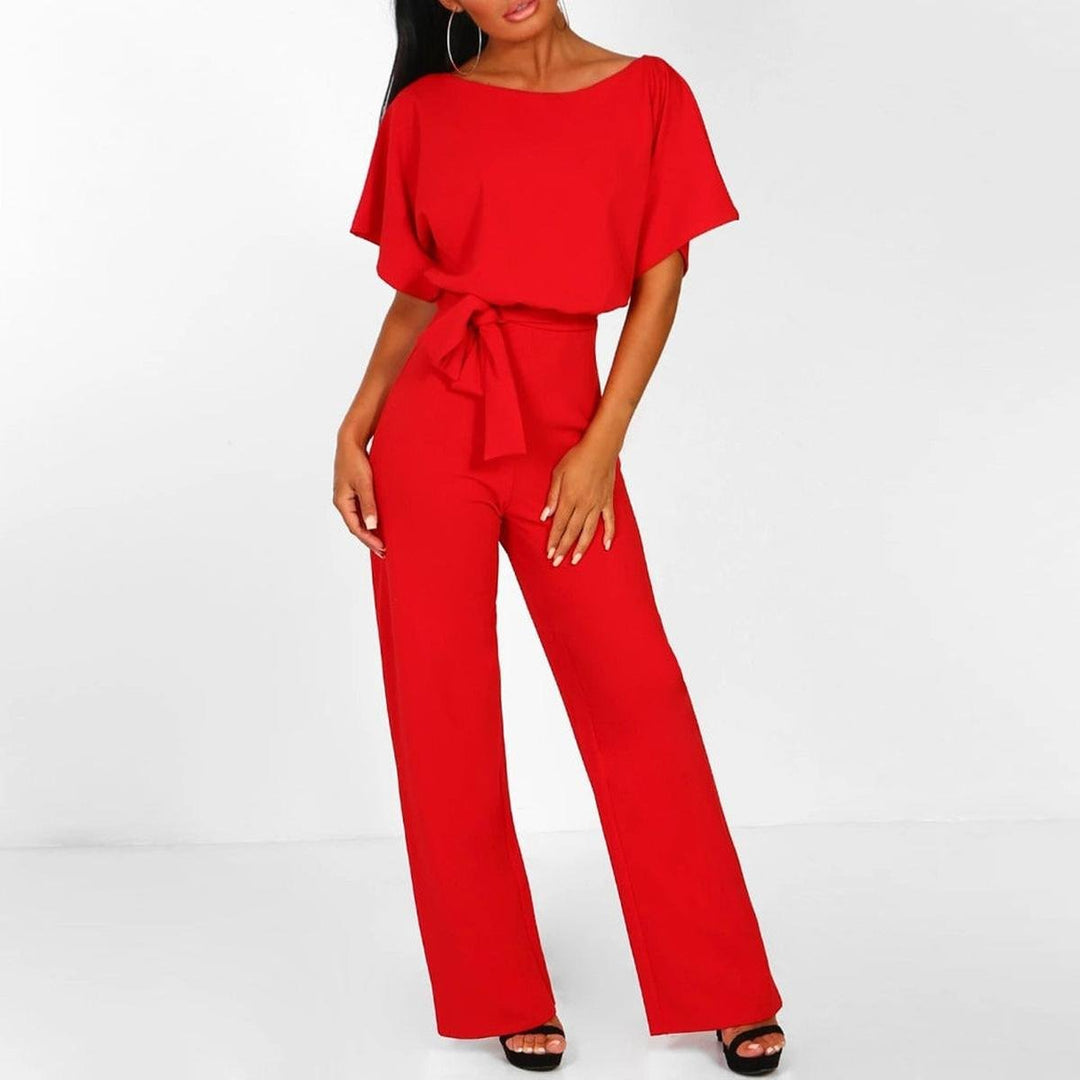 Tuta intera donna con pantaloni a gamba larga e tessuto fluido. Cintura per una silhouette elegante e confortevole.