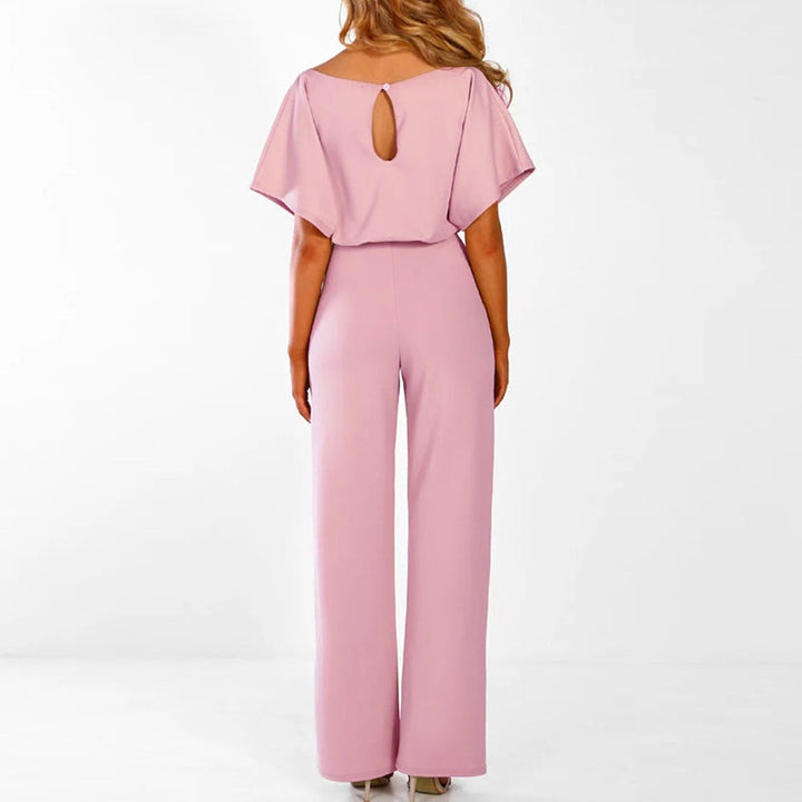 Tuta elegante da donna con cintura in vita, un capo must-have per la moda femminile e gli outfit classici.