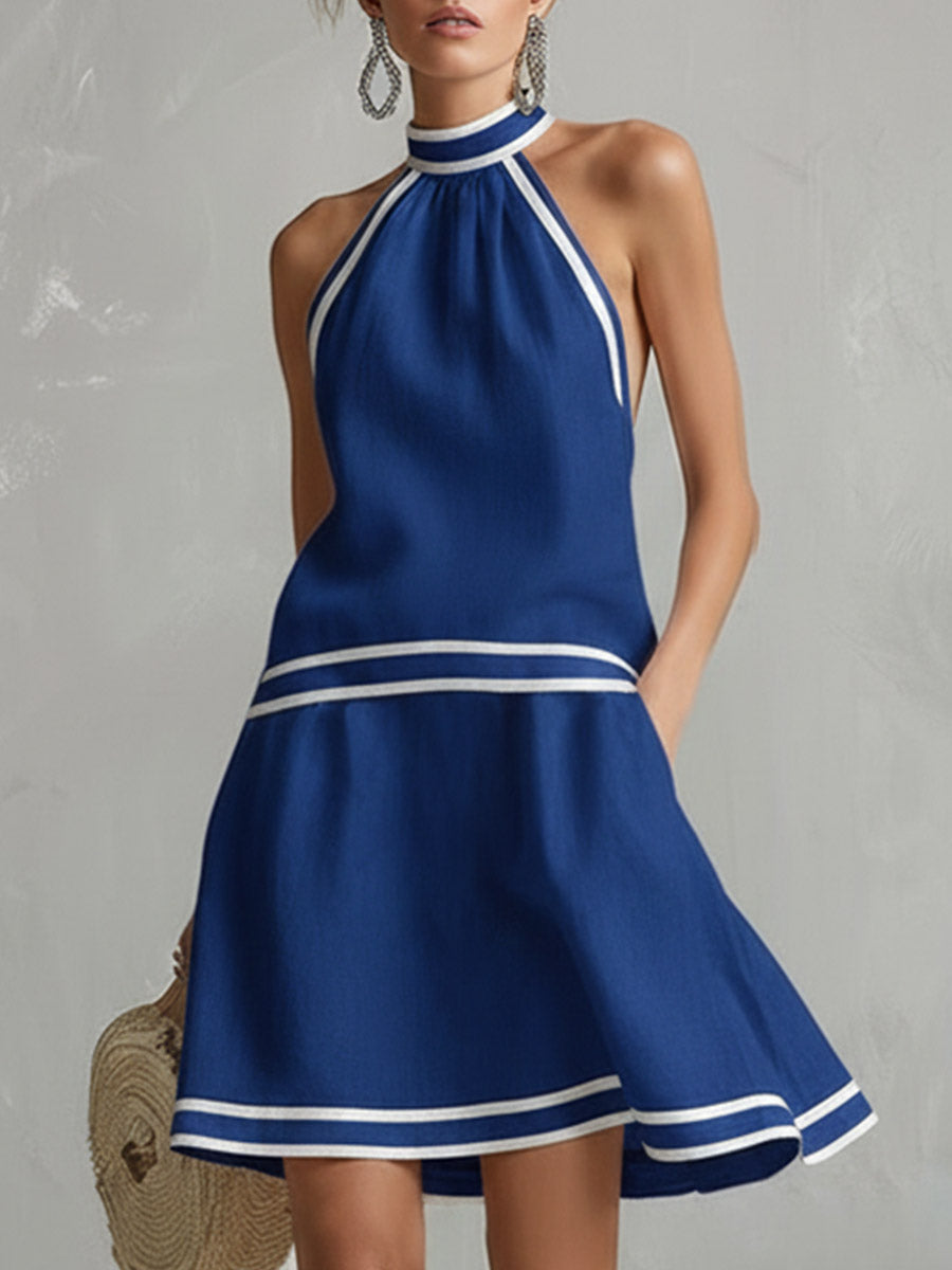 Mini abito donna versatile, design halter e gonna svasata senza maniche. Adatto per casual estivo ed elegante.