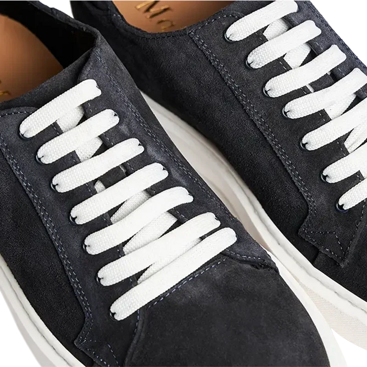 Scarpe da ginnastica nere da uomo, comode e stilose, per un aumento di altezza di 6 cm e un design moderno.