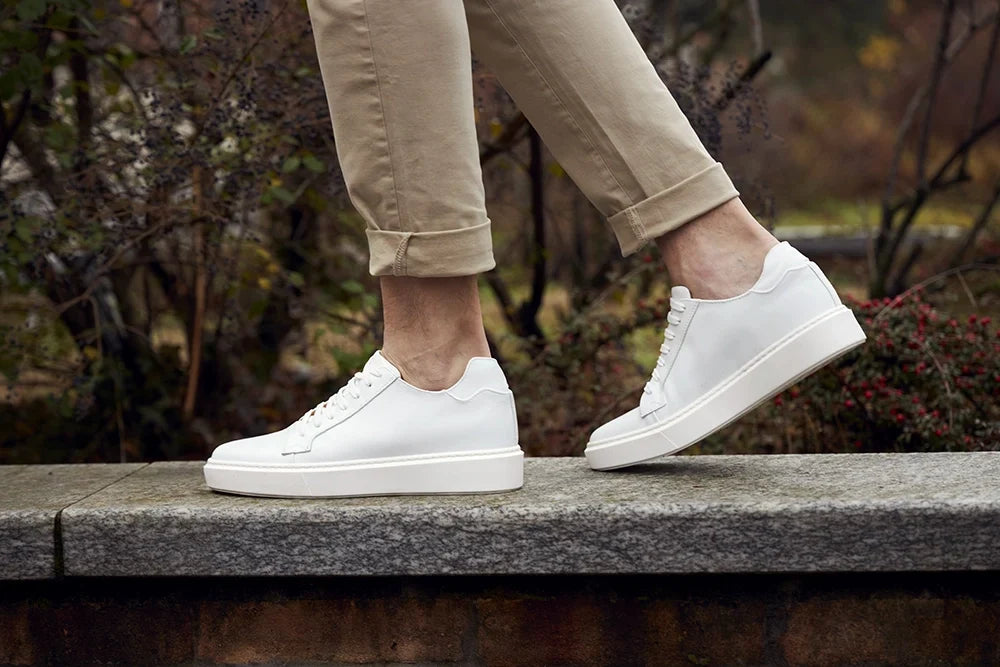 Sneakers rialzate bianche Modica da uomo, 6 cm. Perfette per uno stile casual-chic e comfort tutto il giorno.