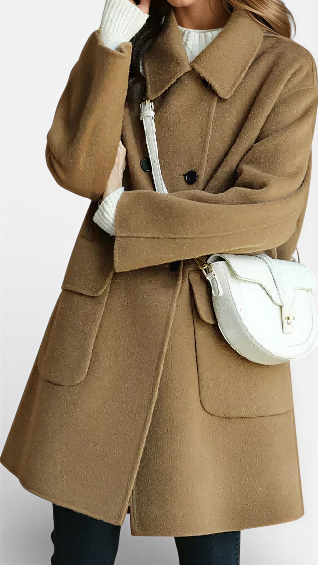 Cappotto donna nero doppiopetto, capo essenziale di moda donna per stile classico e comfort.