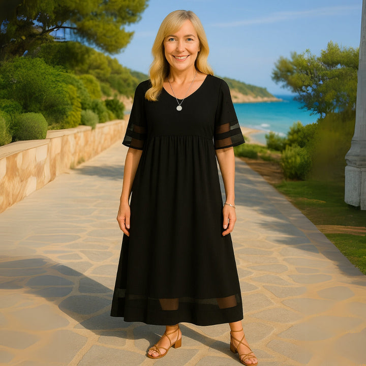 Donna che indossa un vestito lungo da sera svasato, per un'occasione speciale e formale.