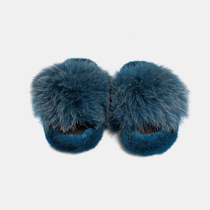 Morbide pantofole da donna blu oceano, realizzate con pelliccia pregiata di volpe e visone per comfort e lusso.