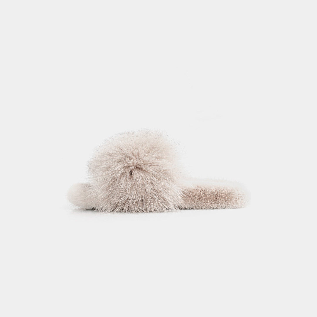 Pantofole beige donna con morbida pelliccia e suola in gomma. Calde e confortevoli, perfette per l'inverno.