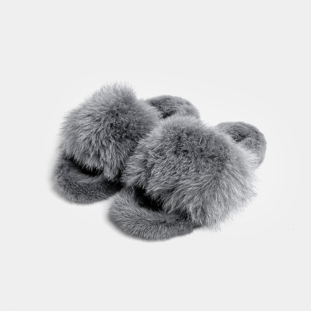 Pantofole da donna lussuose in pelliccia per comfort supremo a casa. Calde e chic per l'inverno.
