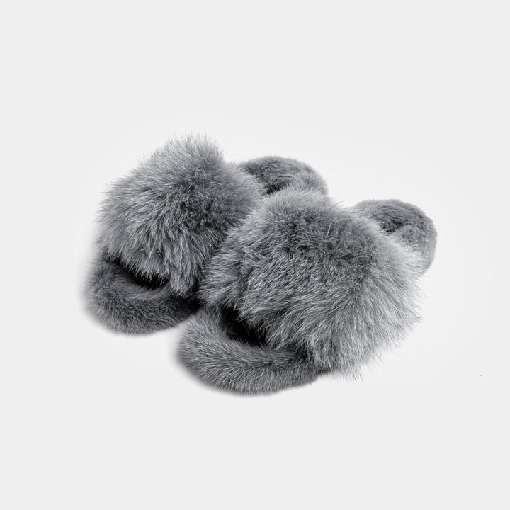 Pantofole da donna lussuose in pelliccia per comfort supremo a casa. Calde e chic per l'inverno.