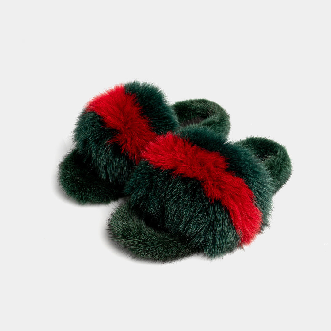 Pantofole da donna in pelliccia lussuosa rosse e verdi, ideali per comfort e relax invernale.