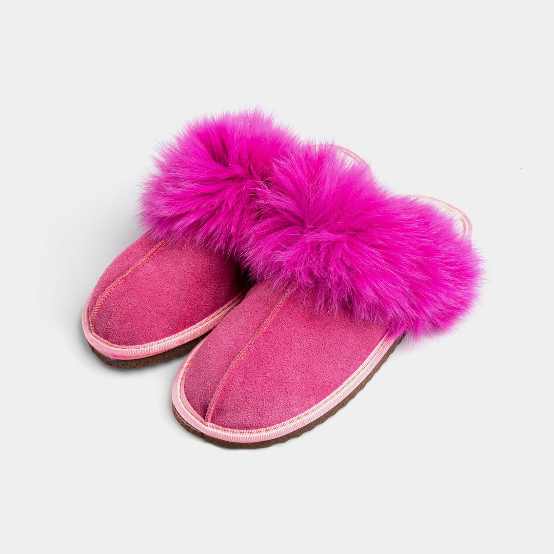 Pantofole chiuse donna fucsia in pelle scamosciata, fodera in montone e morbida pelliccia di volpe. Calde e comode.
