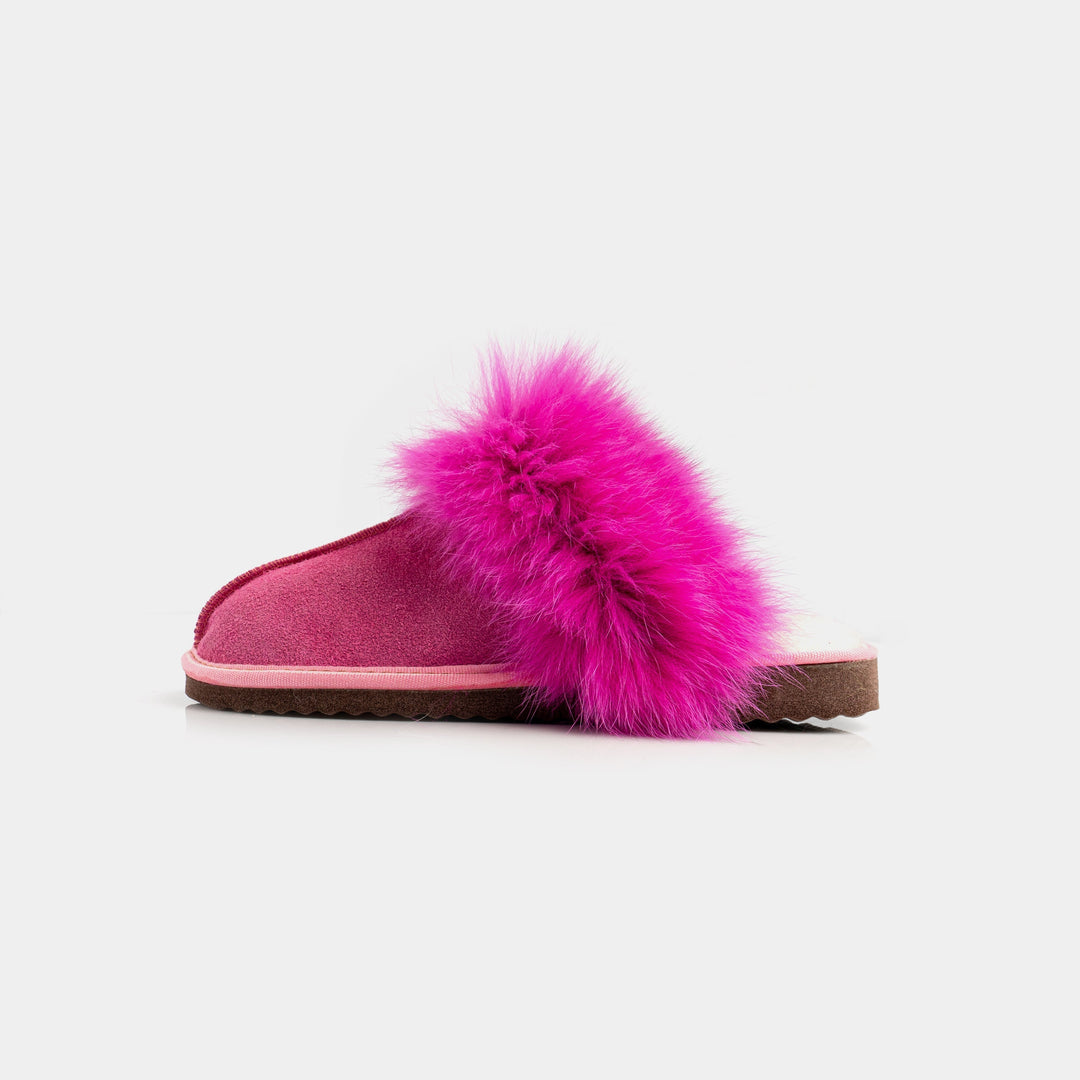 Eleganti pantofole chiuse da donna fucsia in pelle scamosciata con collo in pelliccia di volpe, interne in montone.
