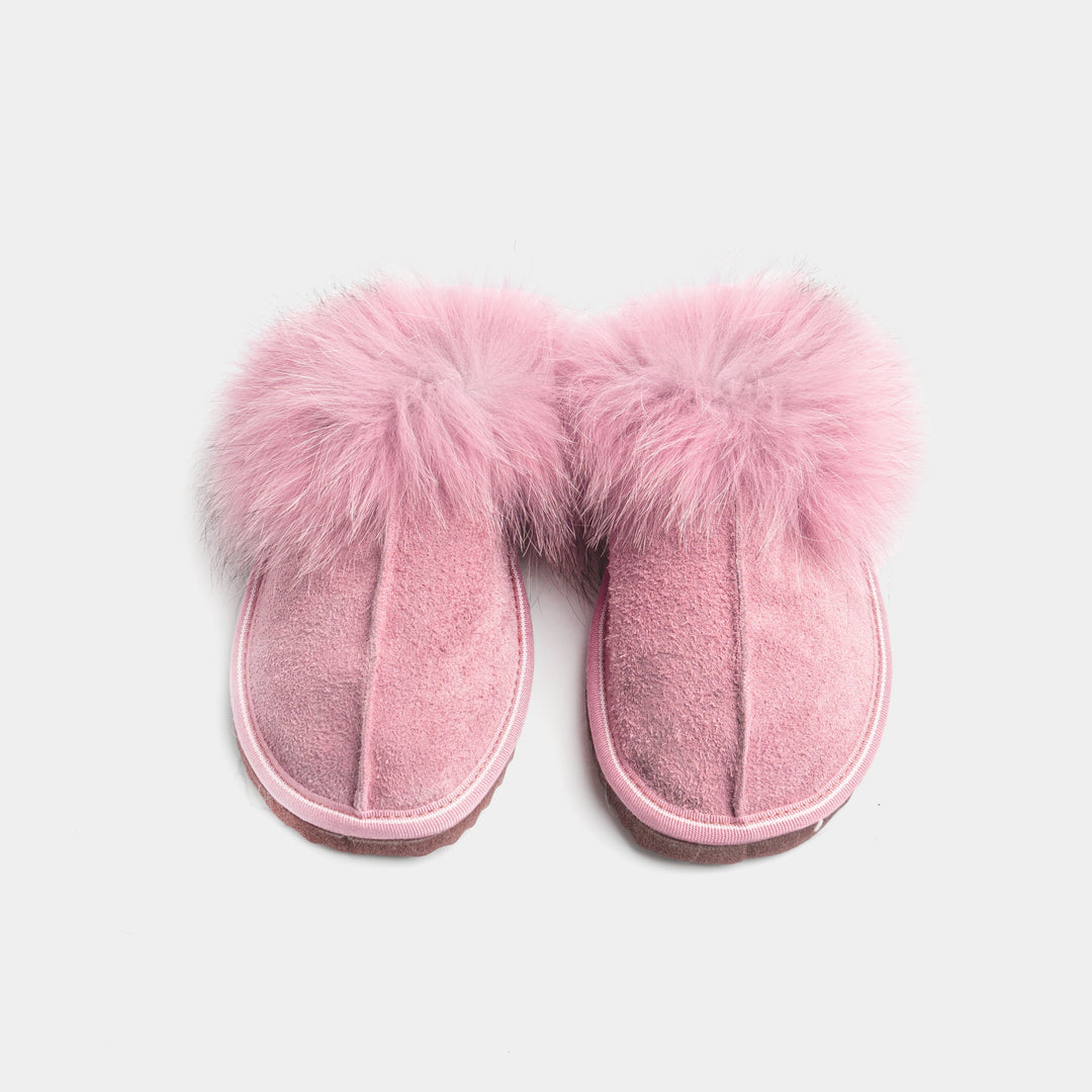 Pantofole donna chiuse scamosciate rosa, con finitura in pelliccia di volpe e interno confortevole in montone.