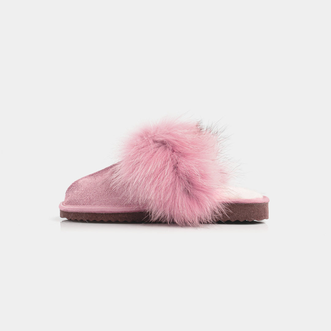 Eleganti pantofole chiuse rosa in scamosciato, con interni in montone caldo e dettagli in pelliccia di volpe.