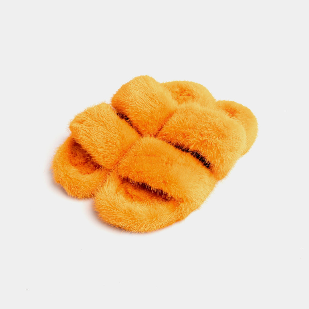 Pantofole donna arancioni in visone morbido, doppie fasce per comfort e calore in casa. Perfette per il relax.