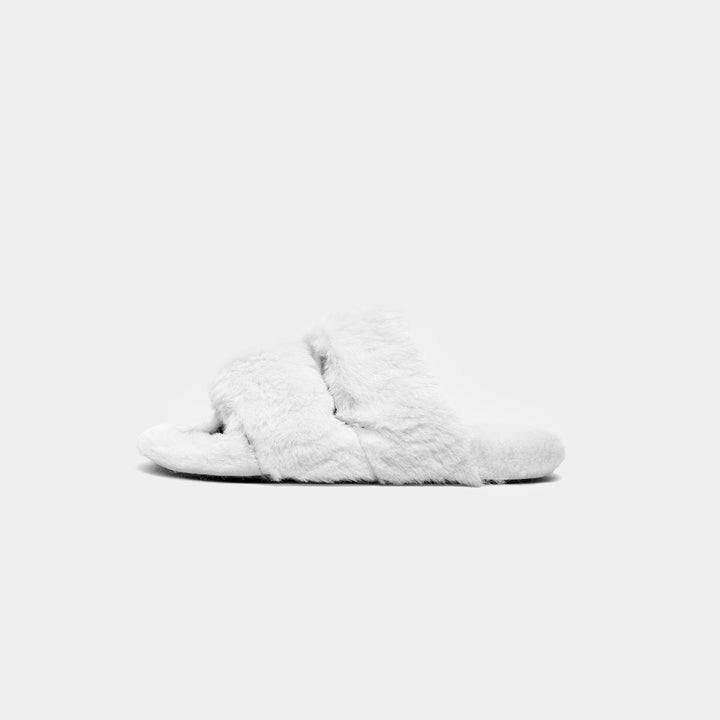 Eleganti slipper donna bianche con doppia fascia, un tocco di moda e comfort per le tue calzature.