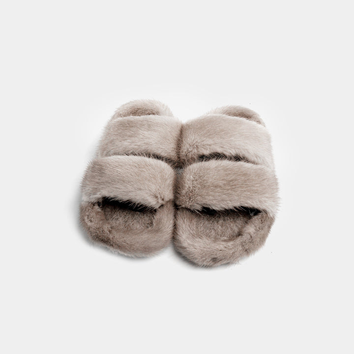 Lussuose pantofole grigie da donna, effetto visone, per massimo comfort e calore ai piedi in casa.