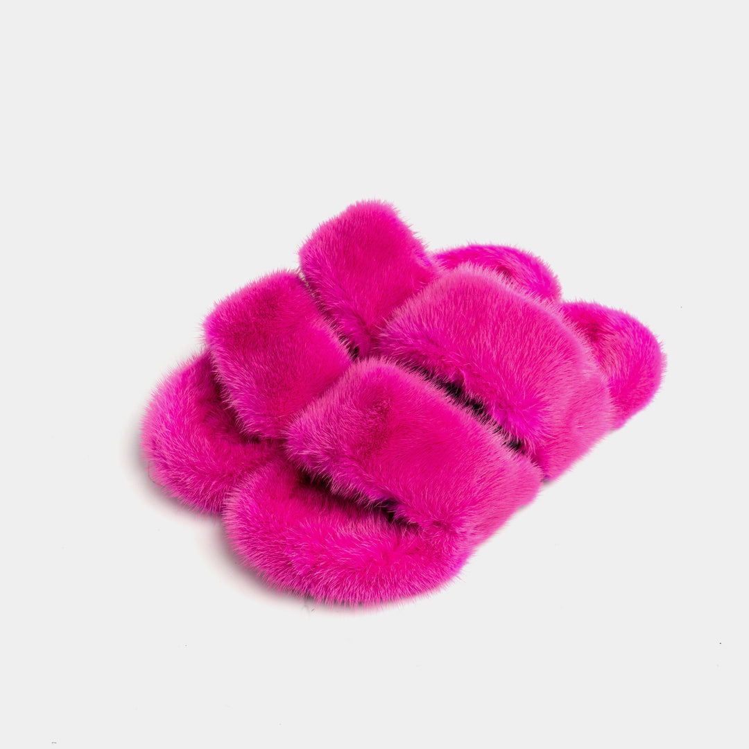 Pantofole fucsia da donna in visone morbido, perfette per il comfort e il relax a casa.