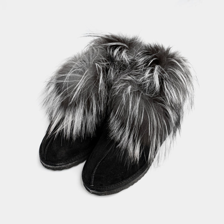 Stivaletti donna neri in pelle scamosciata con calda pelliccia di volpe, perfetti per l'inverno.