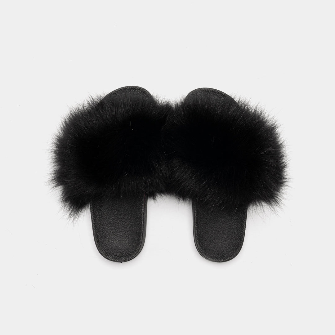 Pantofole nere da donna di lusso con vera pelliccia di volpe, suola antiscivolo. Calore e moda per l'inverno in casa.