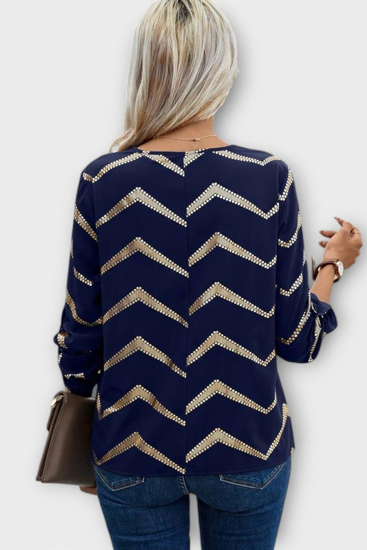 Camicetta nera elegante donna, top versatile per ogni occasione. Blusa raffinata per look ufficio o casual chic.