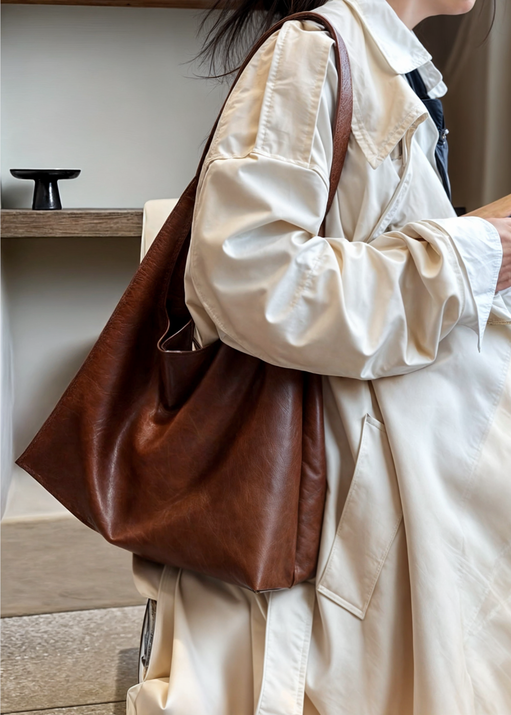 Borsa da lavoro grande per donna in pelle vegana, con cerniera, elegante e sostenibile. Ideale come borsa a spalla.