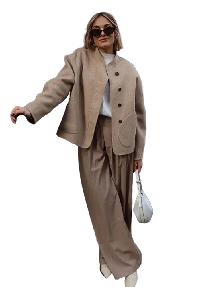 Giacca corta elegante da donna, perfetta per un look sofisticato e di tendenza.