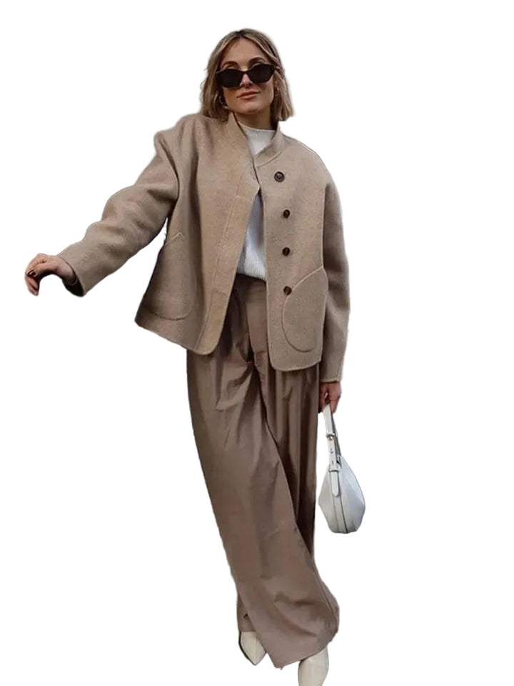 Giacca corta elegante da donna, perfetta per un look sofisticato e di tendenza.