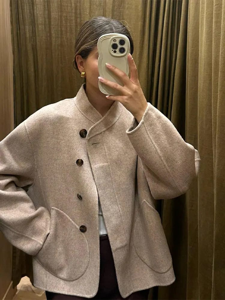 Giacca donna elegante e alla moda, modello corto perfetto per completare ogni abbigliamento.