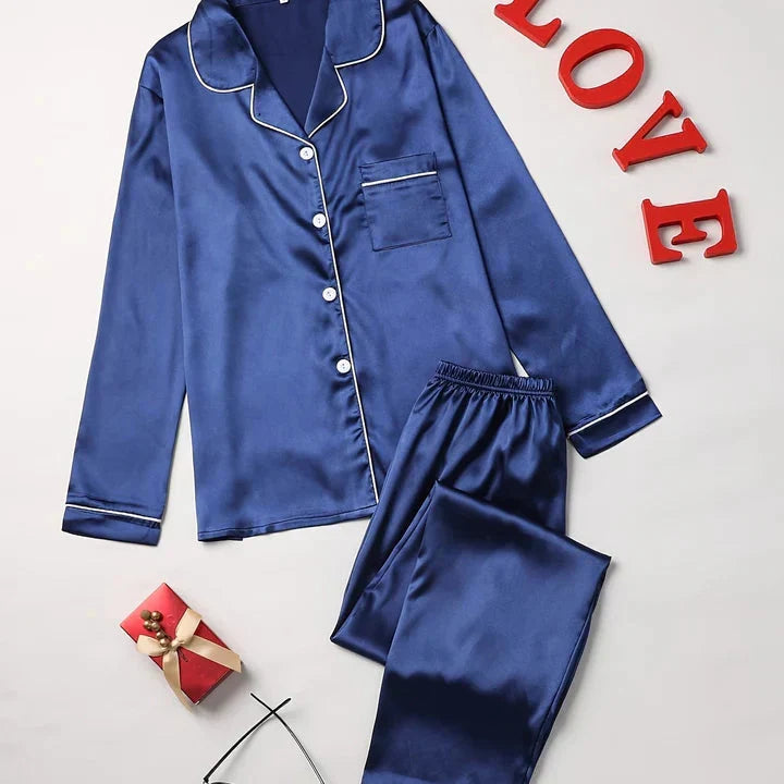 Set pigiama donna due pezzi: camicia con bottoni e pantaloni lunghi per il comfort.
